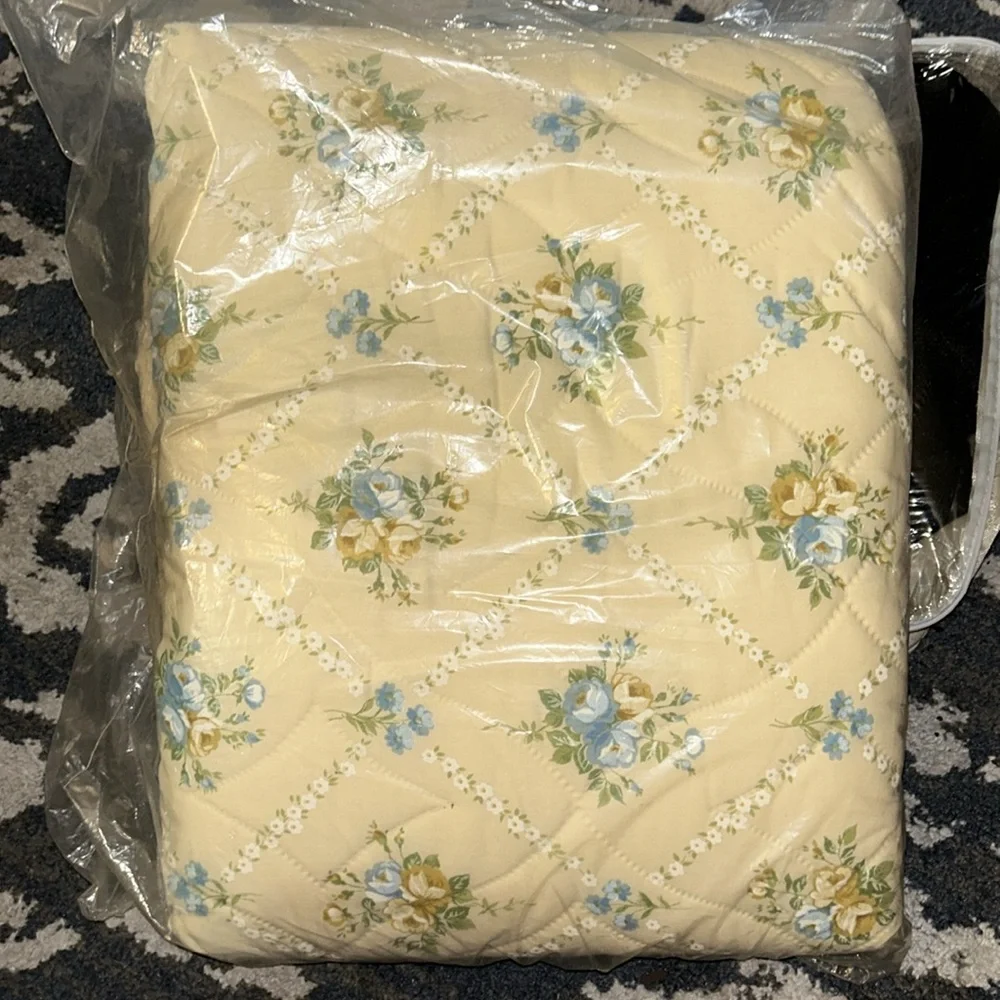 NWT Vintage Mid Century Modern Montgomery Ward Blue Floral Quilted Bedspread